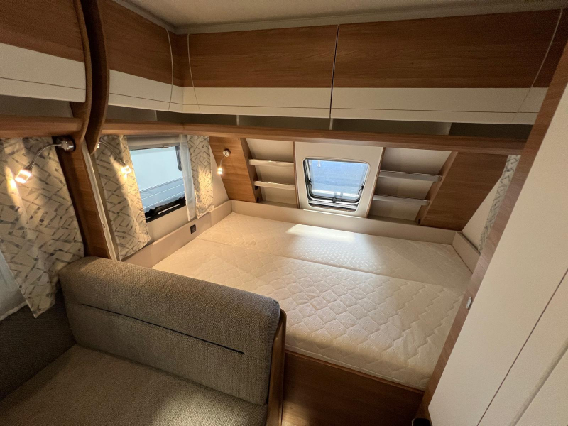 Hobby De Luxe 490 KMF avance litera bicicleta foto: 2