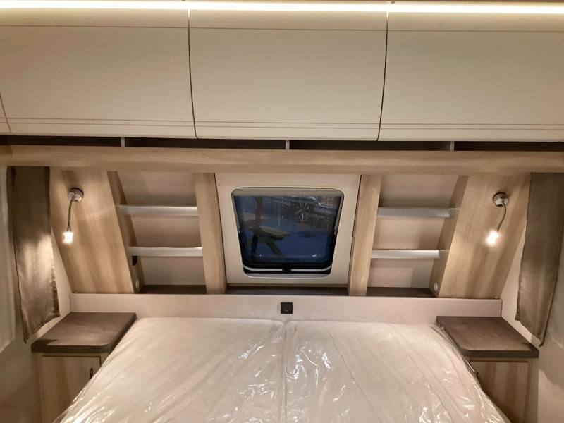Hobby De Luxe 460 SFF Cama independiente/Ducha foto: 4
