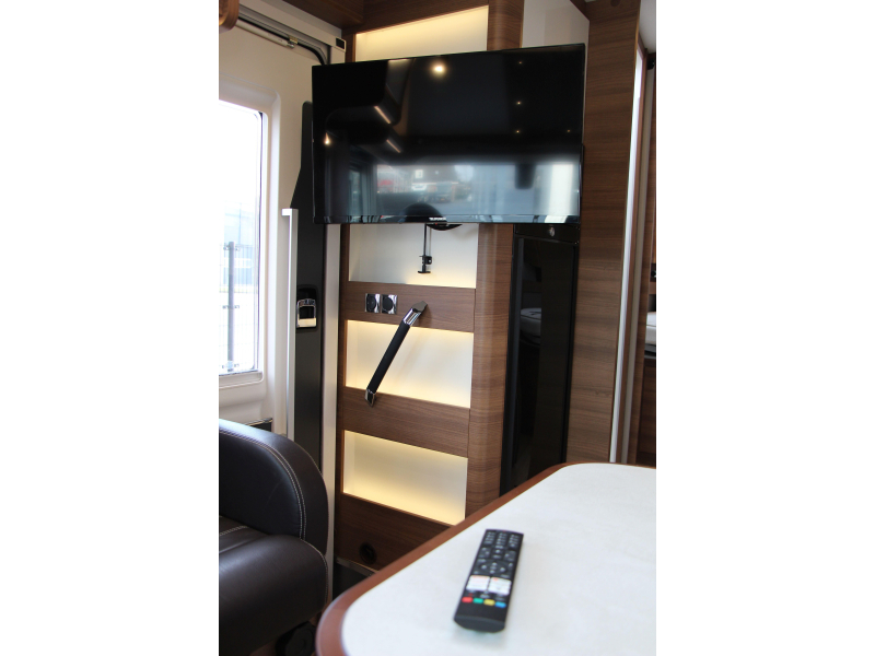 Rapido M96 Queensbed + Hefbed  foto: 52