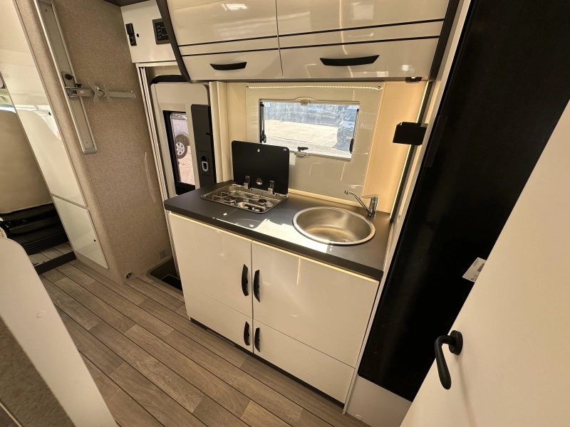 McLouis Glamys 320 8-Person Alcove 140HP photo: 11