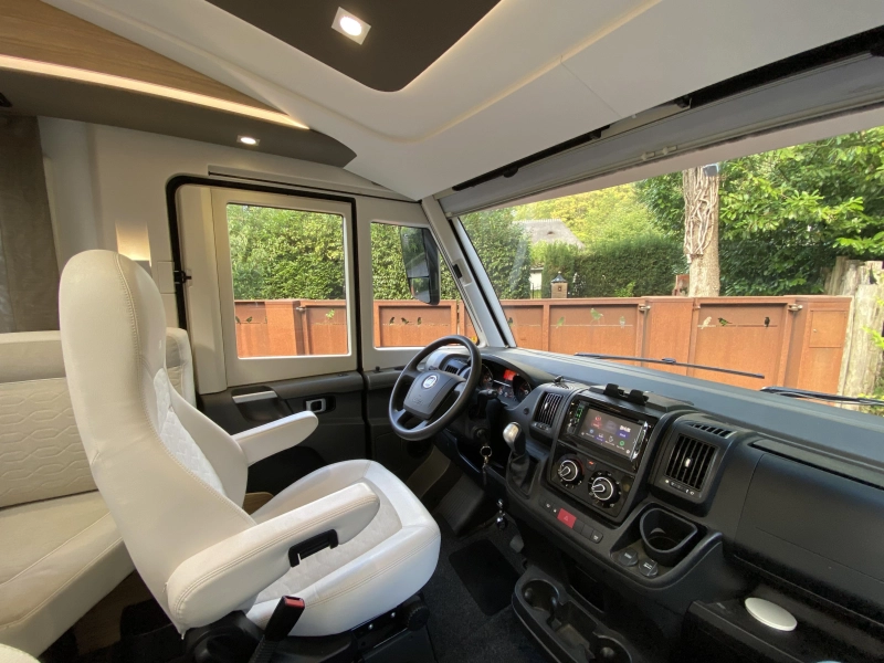 Adria Sonic Plus 700 DC Automaat | Dakairco Level  foto: 22
