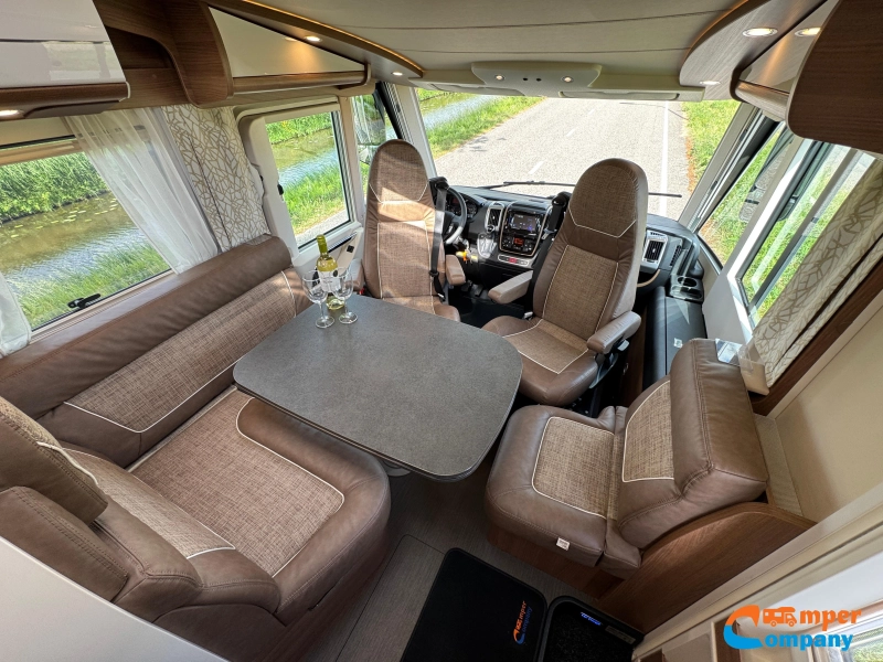 Carthago C-Compactline 144 I Single beds / Automatic photo: 2