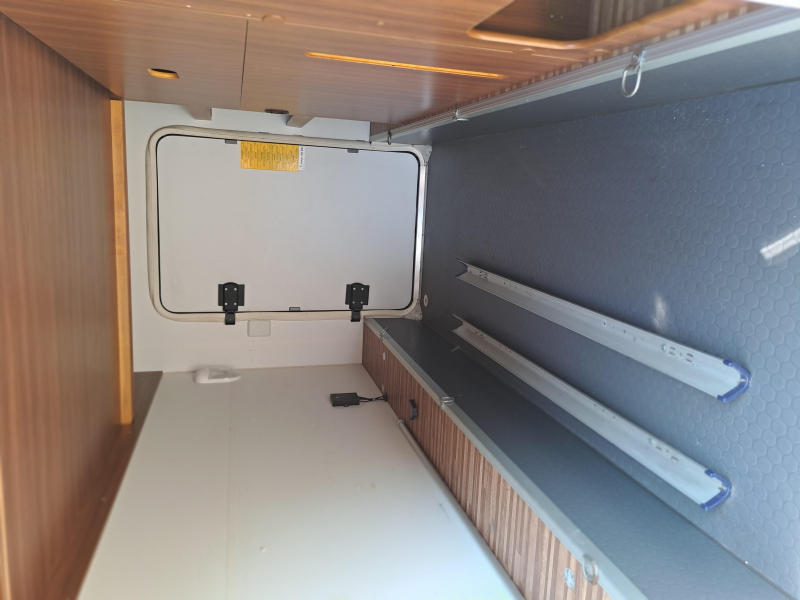 Adria Sonic Plus 700 SBC E & P Levelsysteem  foto: 21