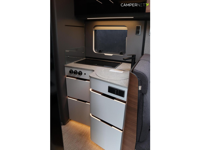 Hymer BMC-T 680 170pk Automaat | Premium pakket | Lengtebedden | Gescheiden douche | Hymer SLC Chassis | Nieuw uit voorraad leverbaar foto: 12