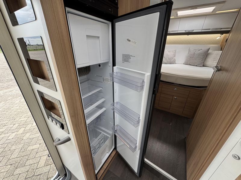 Adria Matrix Plus 670 DC Queensbed Hefbed Omvormer  foto: 15