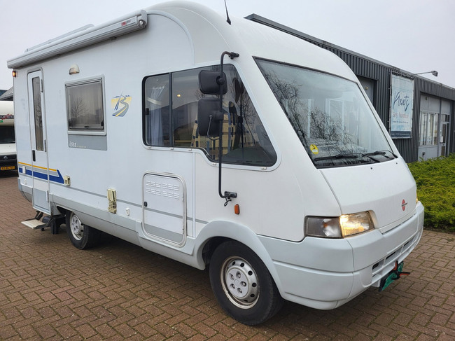 Fiat 230 2.8jtd Bürstner Top staat veel ruimte foto: 1