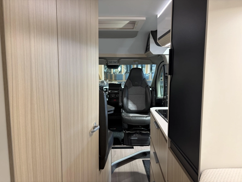 Adria Twin Axess 640 SL zonnepaneel / omvormer  foto: 16