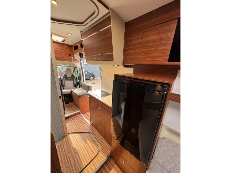 Adria Twin 640 SLX Vastbed top-Indeling  foto: 12