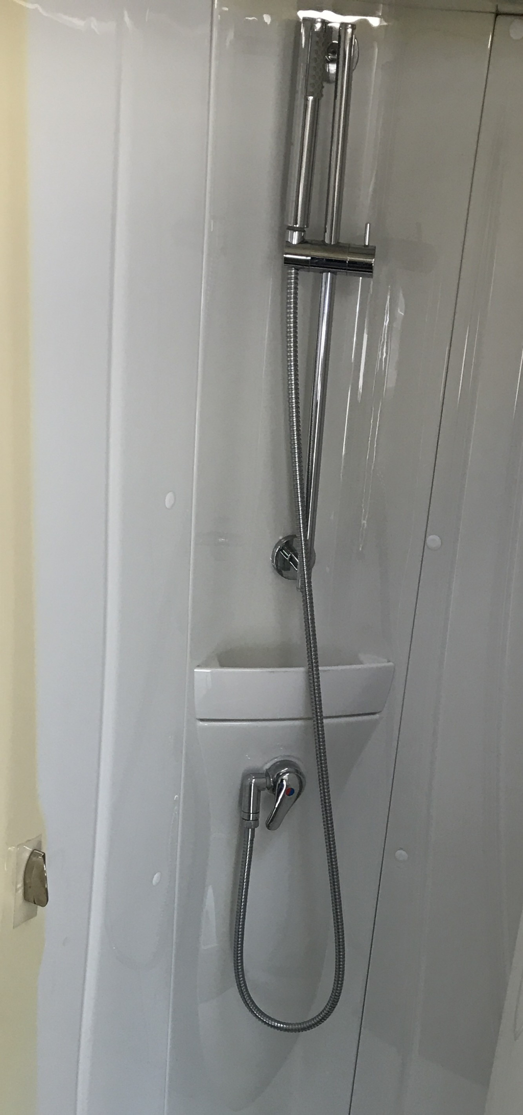 Bürstner Viseo i 690 # level systeem # Enkele bedden & Hefbed # foto: 21