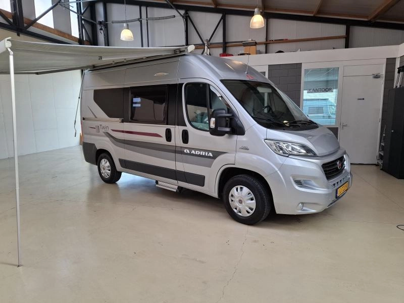 Adria Twin Titanium 540 SPT 130PK Dwars bed Airco  foto: 0