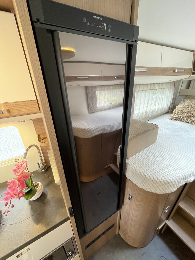 Carthago Malibu 430 LE ENKELE BEDDEN+HEFBED 6.90M BEARLOCK foto: 9