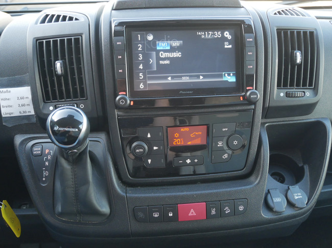 Knaus Van Tourer, Camas individuales, Techo elevable, Autom&aacute;tico de 9 velocidades. foto: 6
