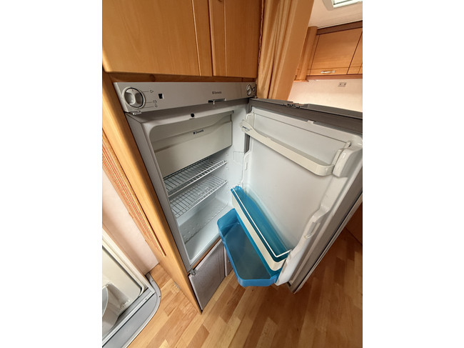 LMC Liberty ti 662 160 pk Fransbed dakairco fietsenrek luifel trekhaak achteruitrij-camera foto: 18