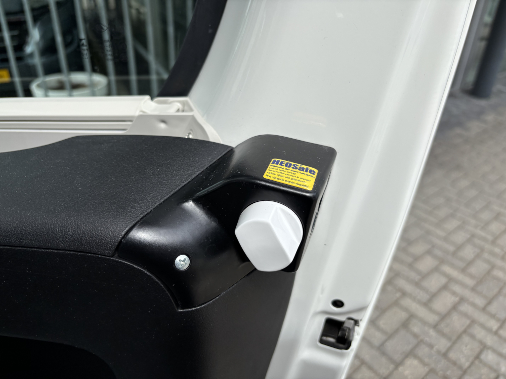 Adria MATRIX PLUS 670 SL ENKELE BEDDEN+HEFBED AUTOMAAT foto: 17
