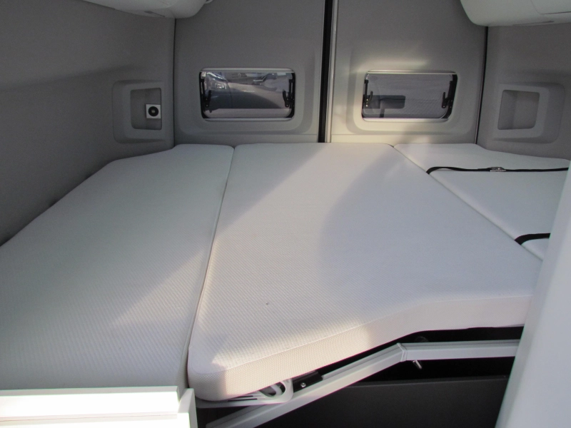 Volkswagen Grand California Dwars- en Hefbed,Automaat  foto: 2