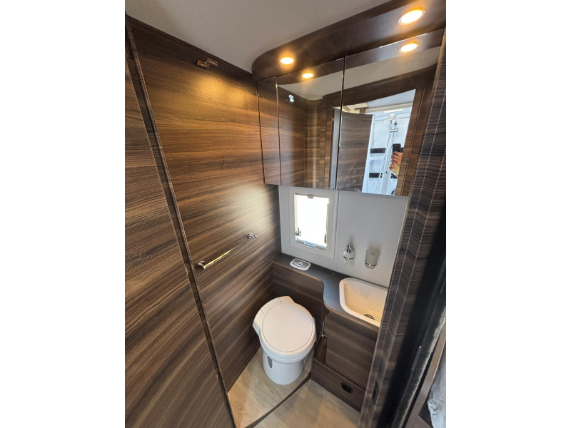 Laika Ecovip 4009 L automaat, E&P enkel bed  foto: 19