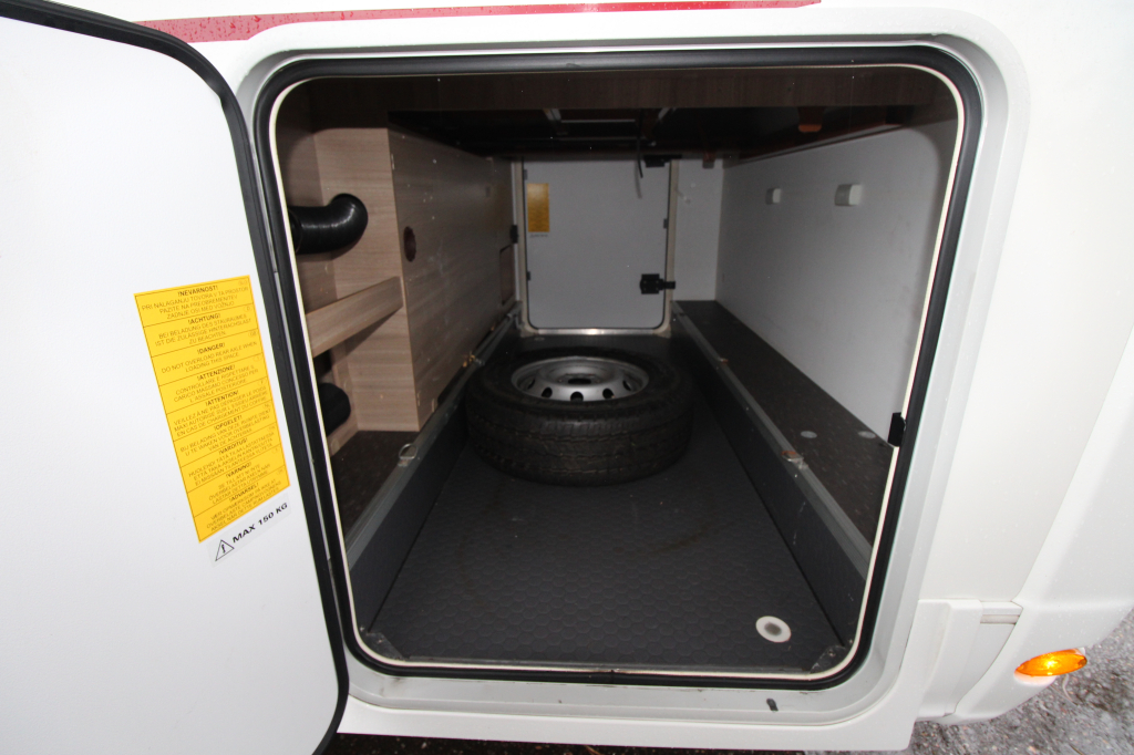 Adria Coral Axess S690 SC photo: 2