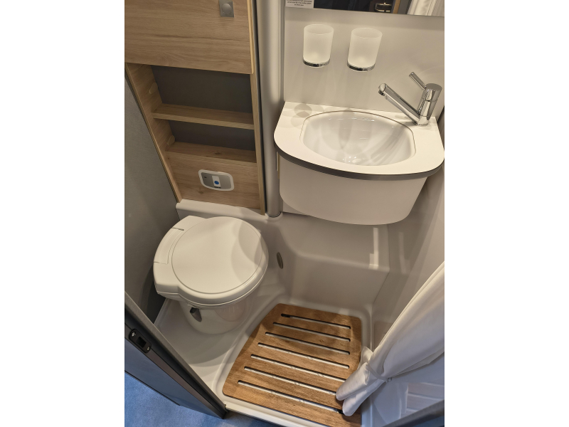 Dethleffs Just Camp T 6812 EB Active - automaat  foto: 9
