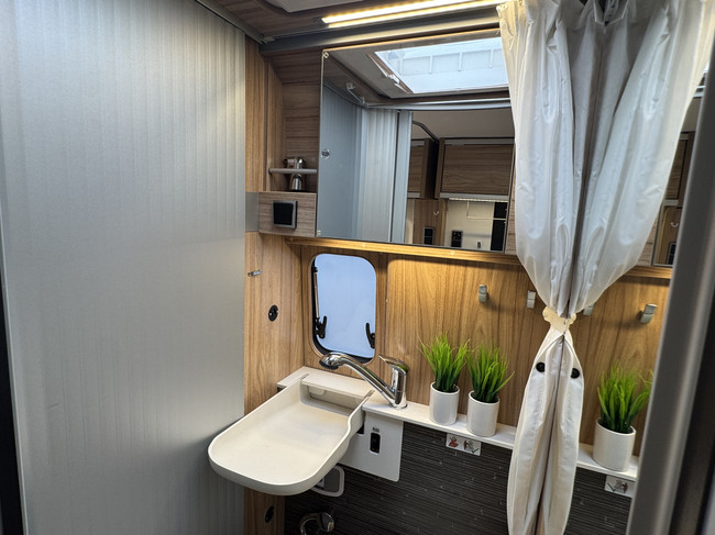 Hymer Yosemite 600 L&Auml;NGSBETTEN 160 PS Euro6 Fiat Ducato **Einzigartig/Dieselheizung/4 Sitzpl&auml;tze/2x Wohnraumbatterie/Markise/1. Besitzer/Nur Foto: 18