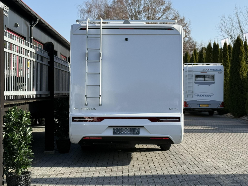 Adria Matrix Plus 670 SL Familiecamper Automaat  foto: 3