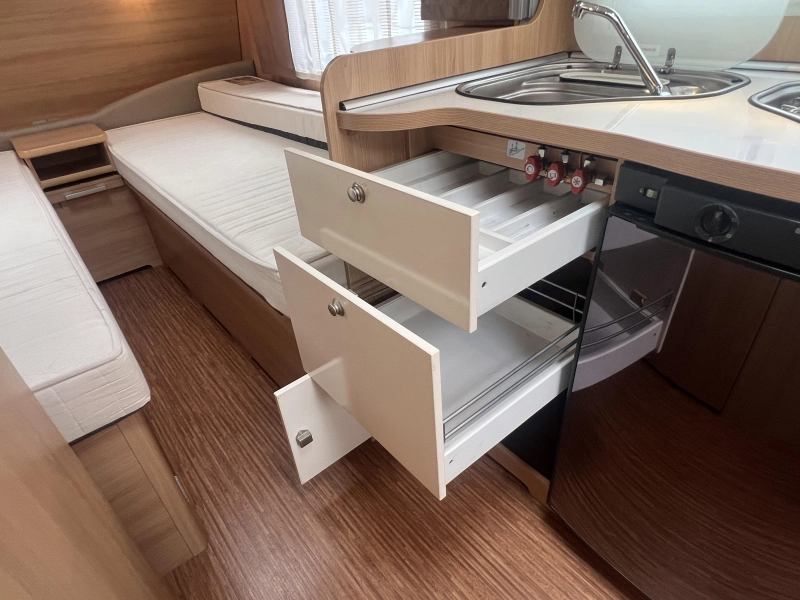 TEC Travel King 470 E asientos camas individuales inodoro foto: 9