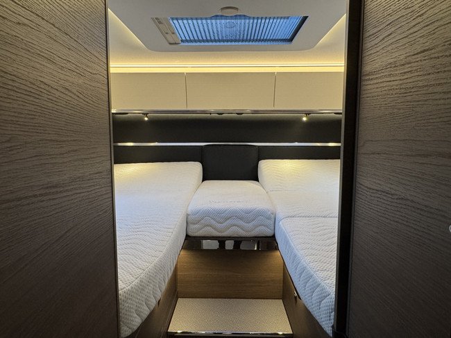 Adria Supersonic 890 LL 170 CV AUTOM&Aacute;TICO 9 velocidades 4 personas Euro6 Mercedes-Benz Sprinter EP SISTEMA DE NIVELACI&Oacute;N **Camas individuales/4 asientos/ foto: 22