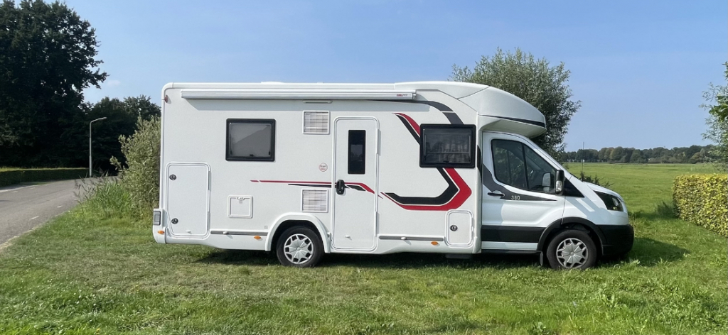 Familie Camper met Queensize hefbed