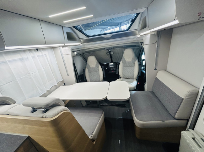 Adria MATRIX 670 SL Axess Camas separadas, suelo completamente plano, 5 plazas con cintur&oacute;n foto: 8