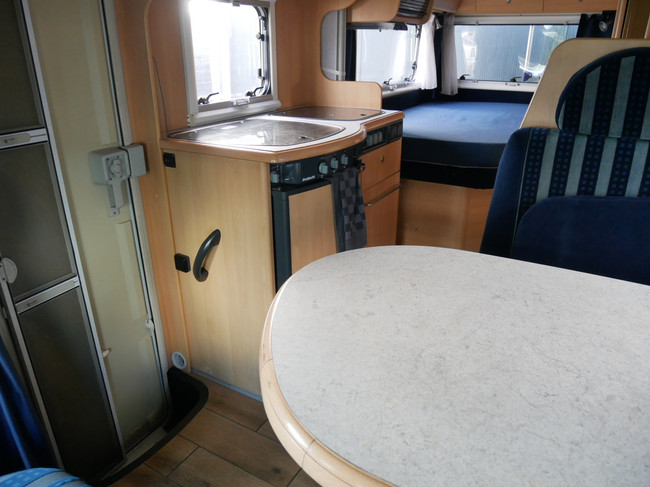 Dethleffs H 5940 Esprit, Cama francesa, Garaje foto: 11
