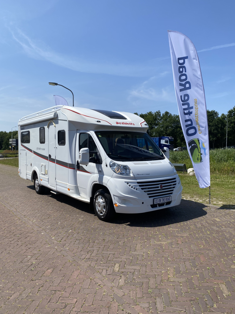 Hymer B 564 2.8 i, d, TD 122 HP Integral, Lift-up bed at the front, Train seat, Central kitchen, 4 pers., etc. Built in 2000. B 564 Camper center on the road