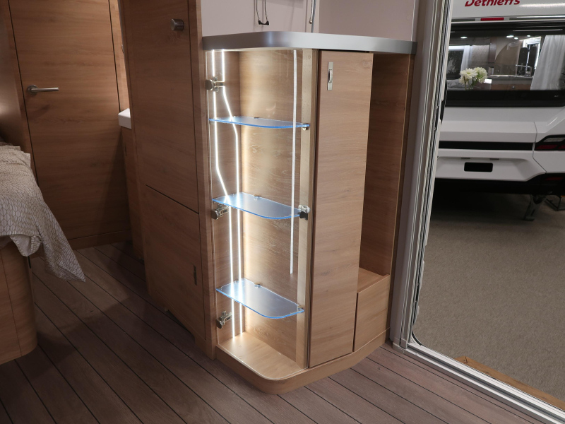 Knaus Sudwind Black Selection 500 FU RUNDSITZGRUPPE FRANZ&Ouml;SISCHES BETT Foto: 14