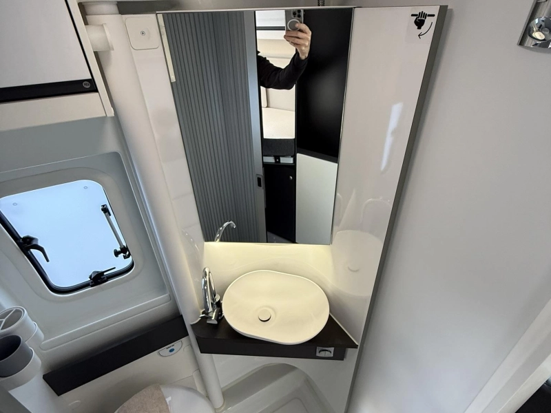 Adria Twin 640 SLB Supreme Automaat 160pk  foto: 23