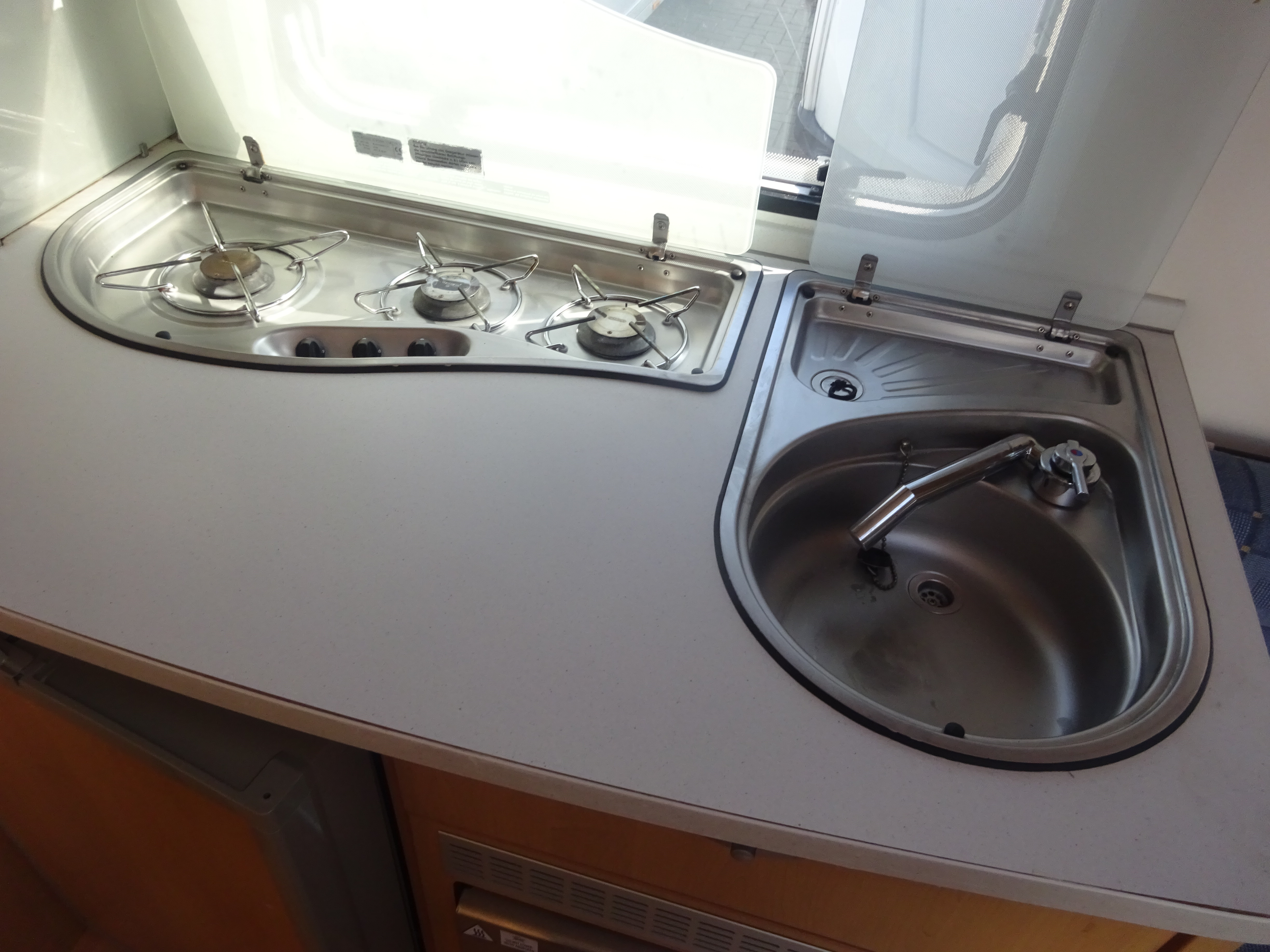 Knaus Sudwind 580 Ul Enkele Bedden #Grote Badkamer# foto: 16