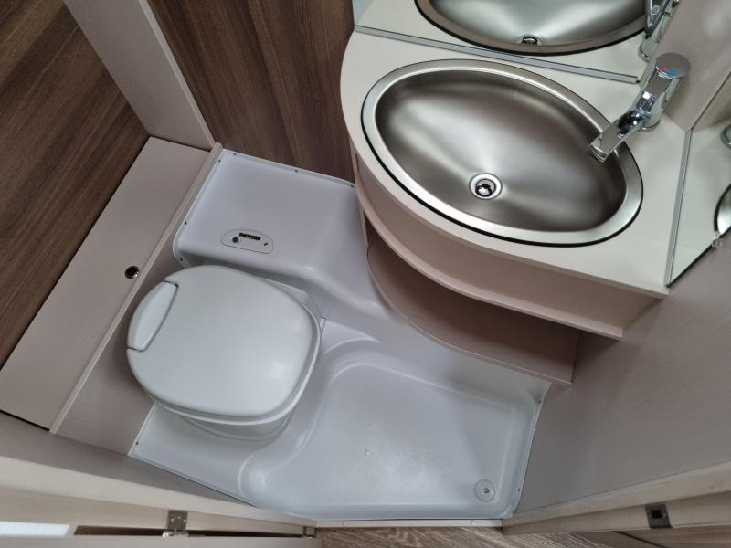 Dethleffs C'Joy 420 QSH - Thule Cassette Luifel -  foto: 18