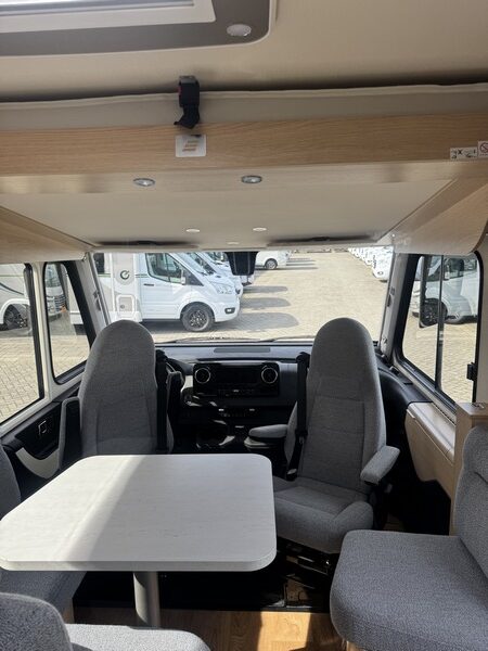 Hymer B MC I 680 equipped with powerful Mercedes 9 G Tronic 170 hp AUTOMATIC single beds + pull-down bed (56 photo: 60