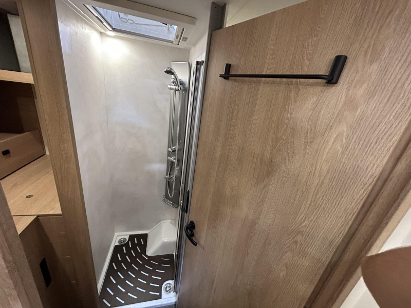 Pilote Atlas A650D Camper, Hefbed  foto: 10