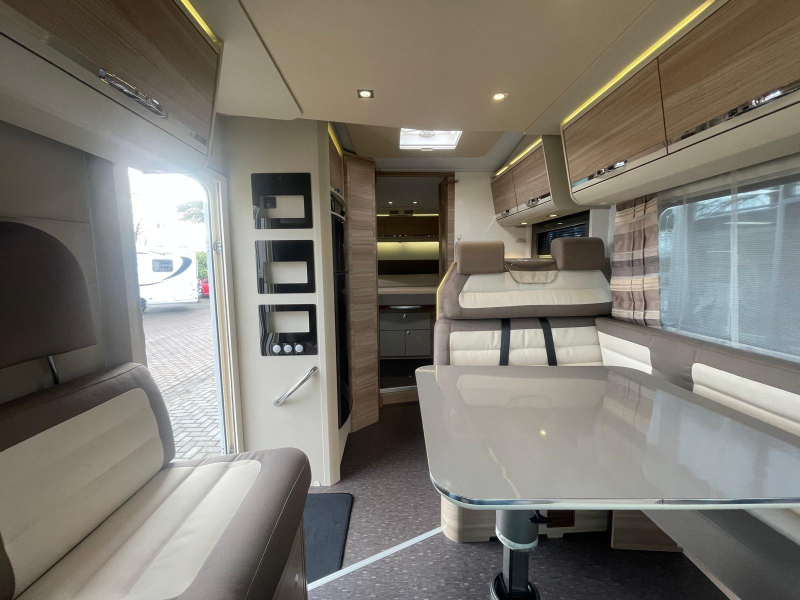 Adria Matrix M 670 SC 50 Years Edition 79000 km  foto: 12
