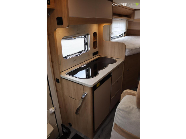 LMC Cruiser V646 140pk Automaat | HEO safe sloten | Thule luifel | Trekhaak | Lengtebedden | Bearlock | Panoramadak | Compact model foto: 10