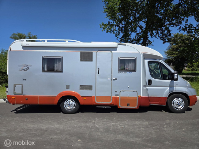B&uuml;rstner Solano T710 Semi-int&eacute;gral 3.0 158Pk ☆R&eacute;frig&eacute;rateur XL☆ photo : 2