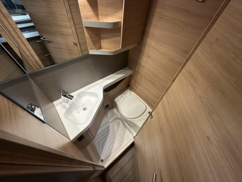 Knaus Sudwind 420 QD grote koelkast | A69  foto: 12