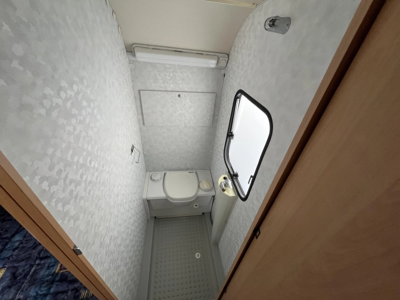 Adria Unica 432 PX auvent et store photo : 10