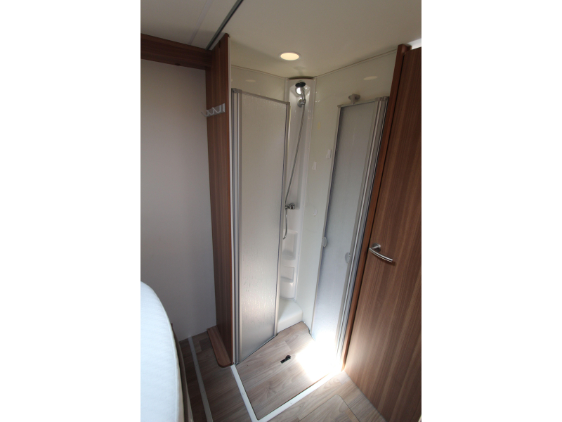 Weinsberg CaraLoft Queensbed + Hefbed  foto: 21