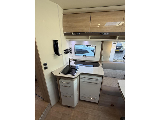 RAPIDO 686 F Euro6 Queensbed 2X Airco Zonnepaneel Luifel Fietsenrek foto: 14