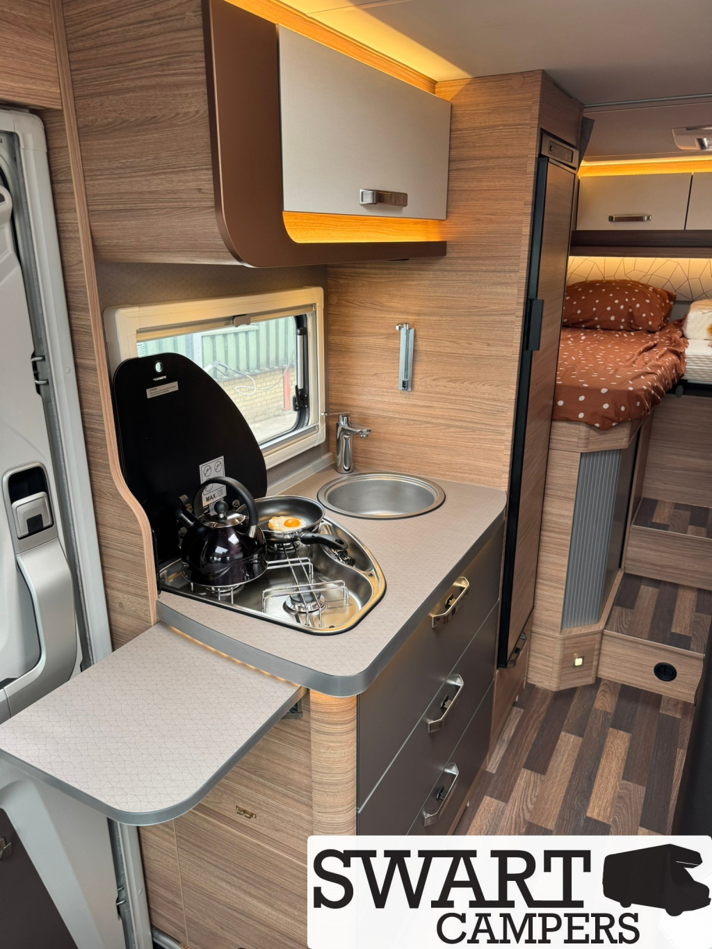 Weinsberg CaraCompact 600 MEG Edition [pepper] Automatik 180 PS L&auml;ngsbetten Foto: 12