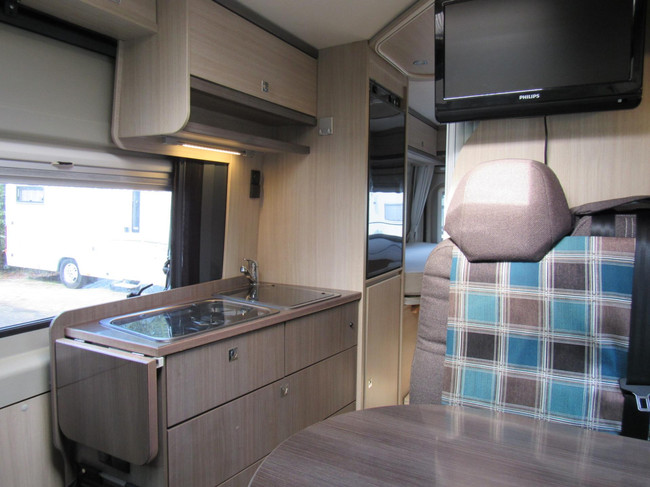 Pössl 640 Roadcruiser Buscamper Enkelebedden Busbiker 2016 foto: 15