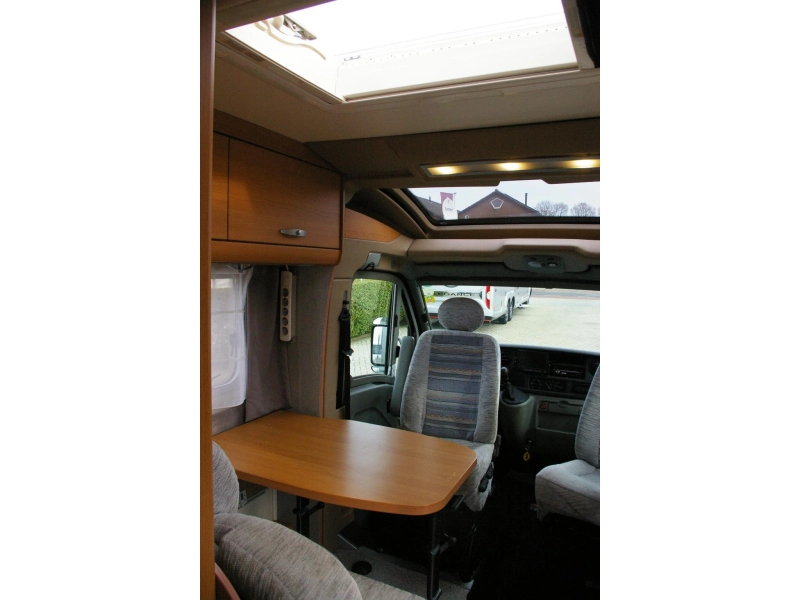Knaus Sport Silver Line 650 TI Dwarsbed, XXL Garage.  foto: 13