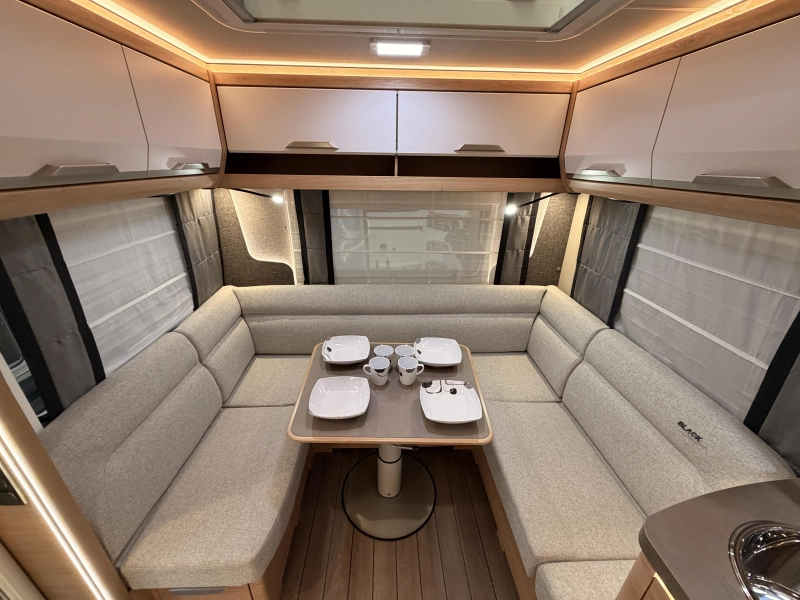 Knaus Sudwind Black Selection 450 FU +1700KG+Calefacci&oacute;n por suelo radiante foto: 4
