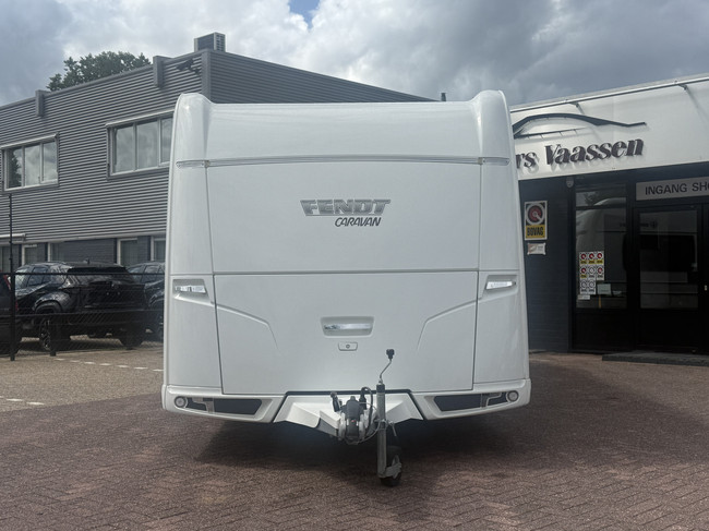 Fendt caravan BRILLANT 650 in nieuwstaat Queensbed  zakluifel Thule mover Truma xt hordeur leder tv dakairco truma groot dakluik oven  xxl koelkast