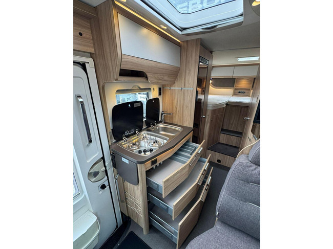 Hymer MLT 580 V6 190HP Single Beds Led 2 Solar Panels photo: 12