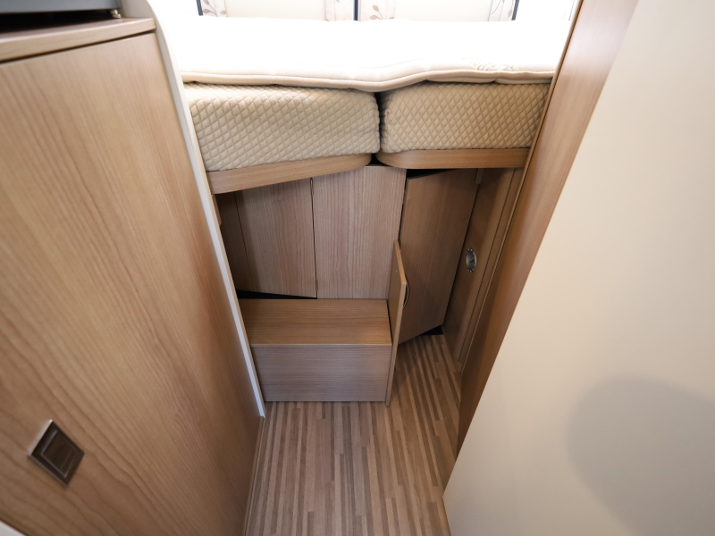 Malibu Van Charming 600 DB automatic | tow bar photo: 11